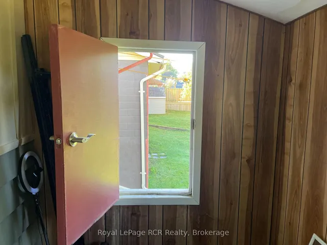 5 Stinson St, South Bruce 4