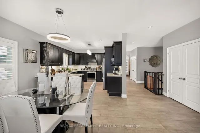 8165 Twenty Rd, Hamilton 4