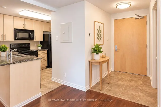 200 LETT St #302, Ottawa 2