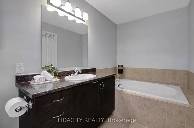 380 Goldenbrook Way, Ottawa 2