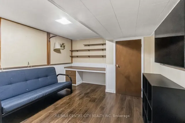 859 Dalkeith Cres, London North 5