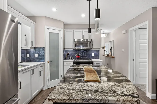 175 INGERSOLL St #9, Ingersoll 2