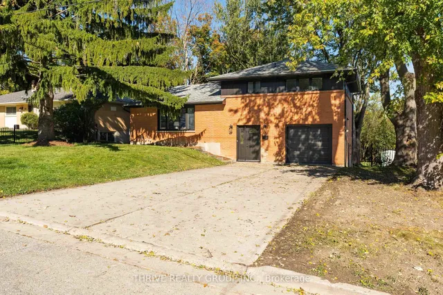 139 Deer Park Circ, London North 2
