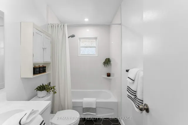 330 Meadowcrest Rd, Kingston 5