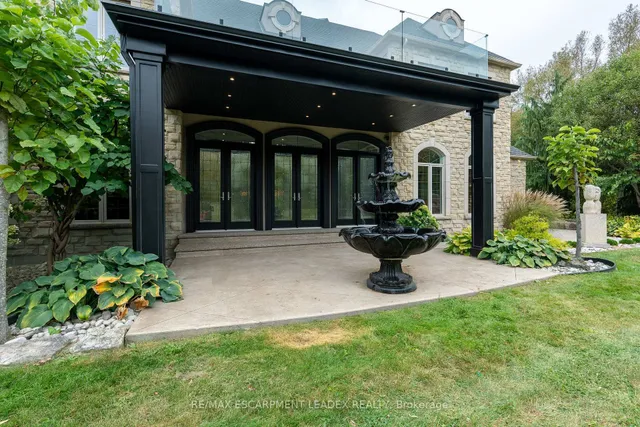 740 Fiddlers Green Rd, Hamilton 4