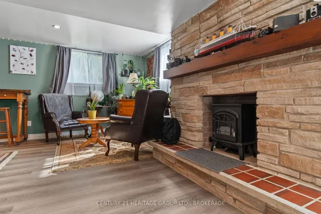 103 Rocklind Close Lane, Front of Leeds & Seeleys Bay 2