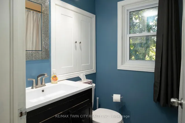 92 SOVEREIGN St, Norfolk 4