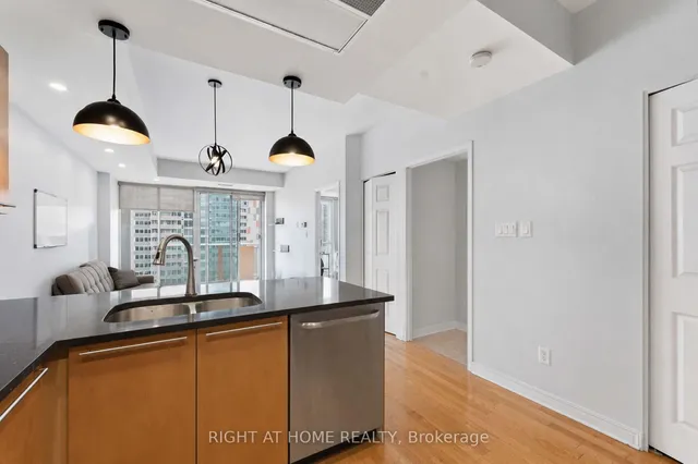 134 York St #1009, Ottawa 3