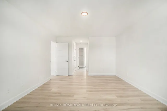 619 Geneva Cres, Russell 3