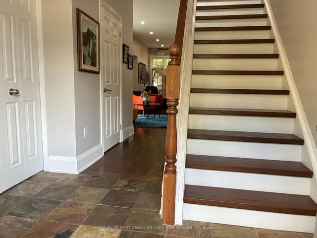 519 Riverside Dr #16, London North 4