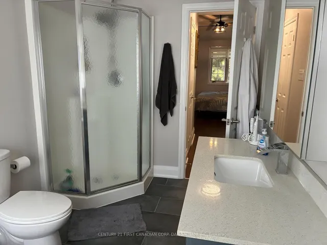 519 Riverside Dr #16, London North 5