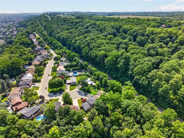 9 Leslie Dr, Hamilton 2