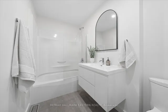 482 Wellington St, Peterborough 5