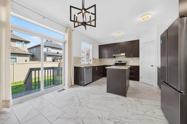 207 Dave Smith Cres, Ottawa 3