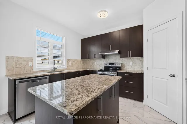 207 Dave Smith Cres, Ottawa 4