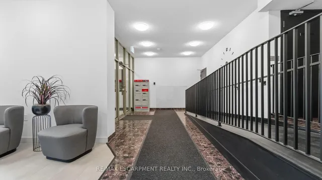 8 Village Green Blvd #510, Hamilton 5