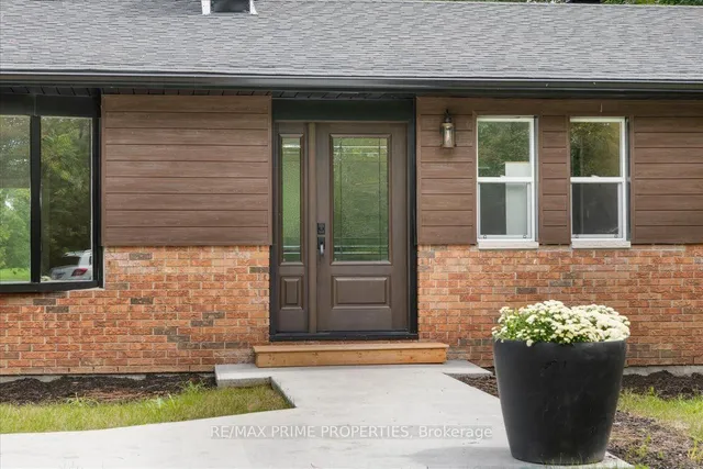 6636 Marina Dr, Manotick 3