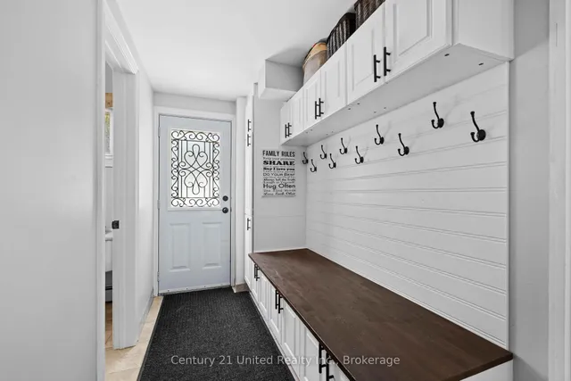 214 Hillview Dr, Peterborough