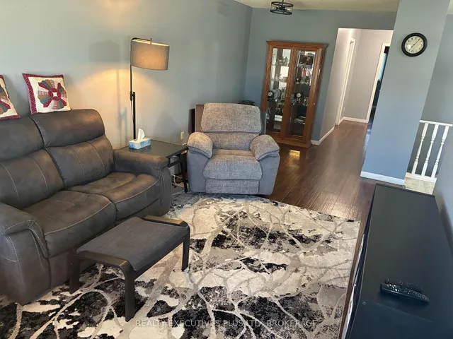94 Carriage Rd, St. Catharines 5
