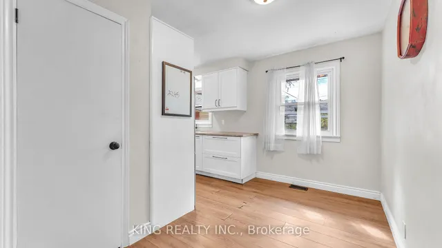 372 Adelaide St, Strathroy-Caradoc 4
