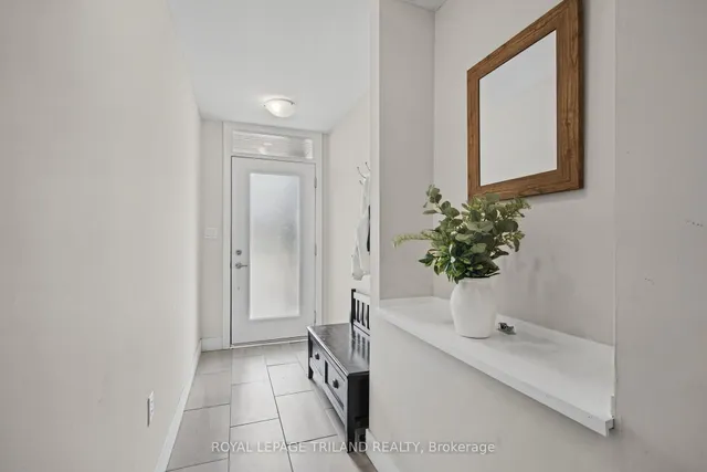 1960 Dalmagarry Rd #10, London North 5