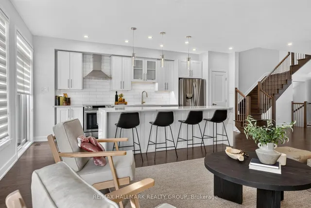 1033 Hydrangea Ave, Manotick 5