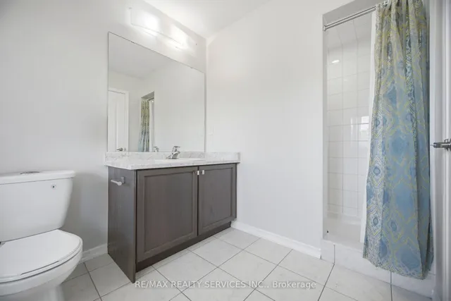 250 Esther Cres, Thorold 4