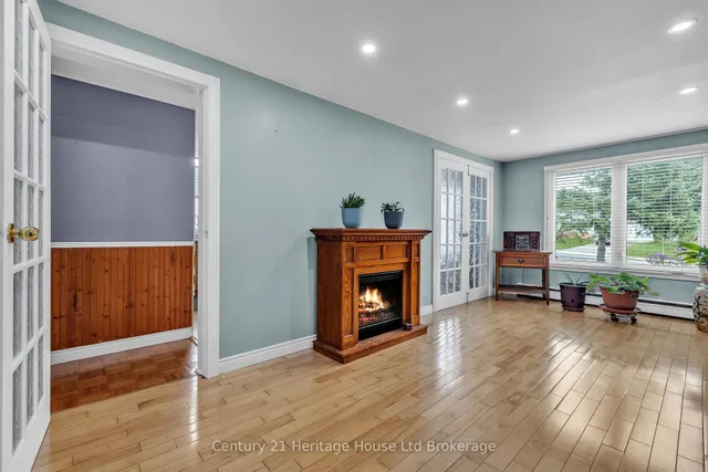 921 Lincoln Dr, Woodstock 5