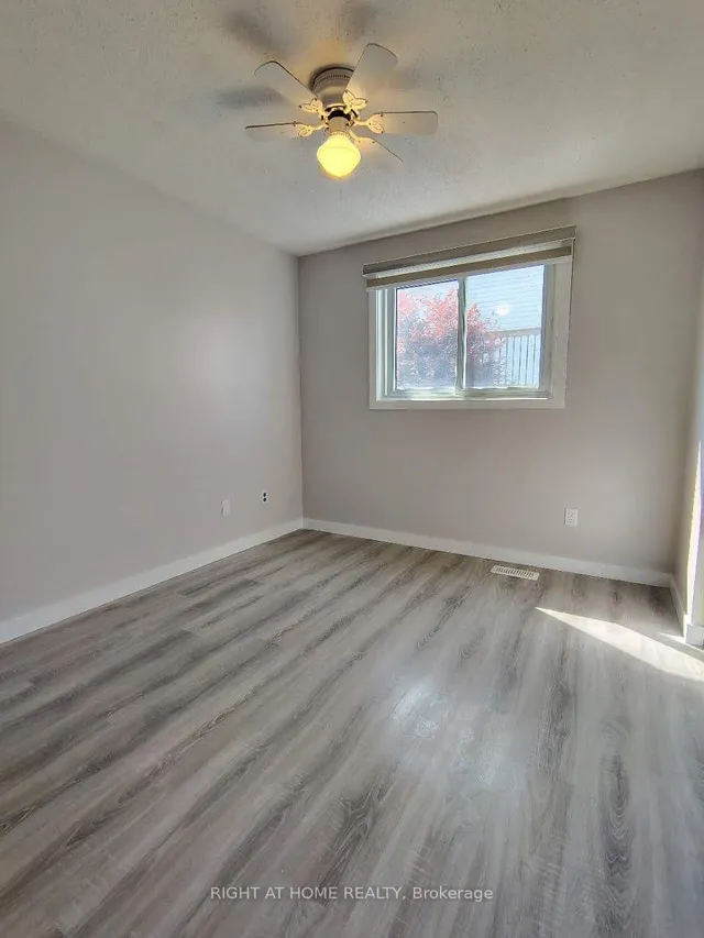 78 Olympic Cres, London North 3