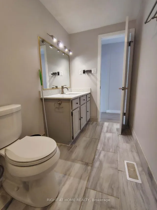 78 Olympic Cres, London North 5