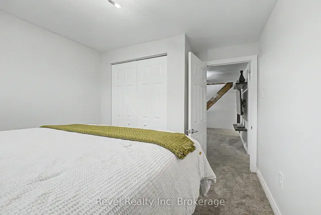 204 Delaware Ave, North Bay 3