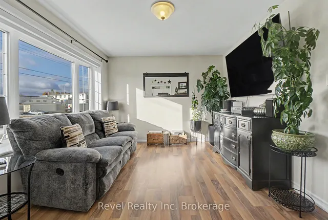 204 Delaware Ave, North Bay 4