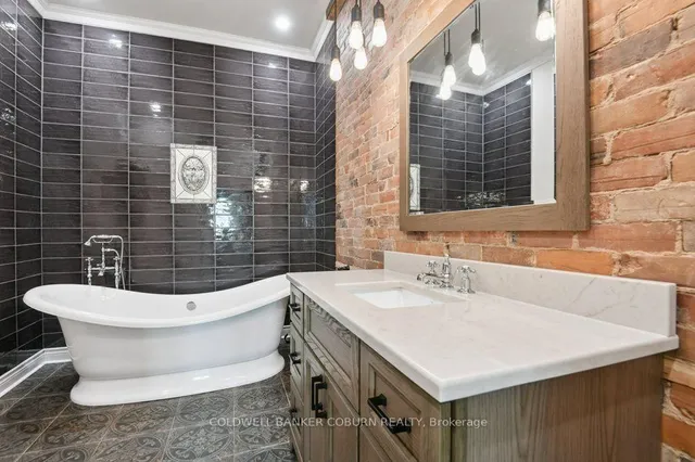 22 First St, South Dundas 2