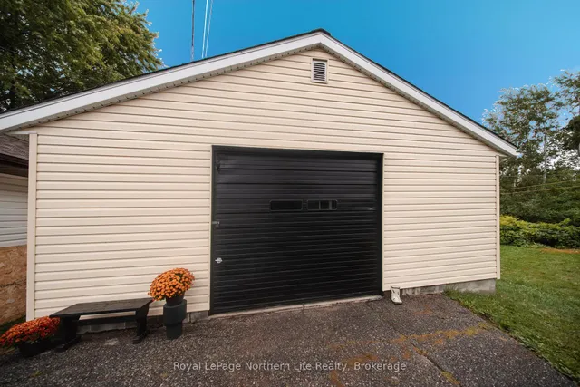756 Eastwood Ave, North Bay 4