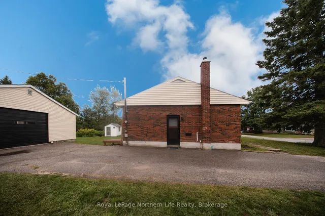 756 Eastwood Ave, North Bay 5
