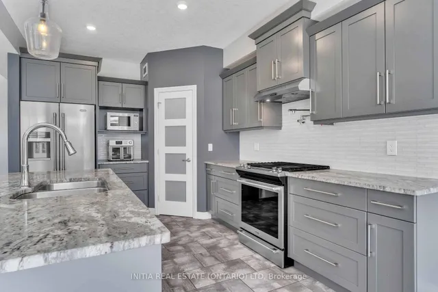 571 Freeport St, London North 2