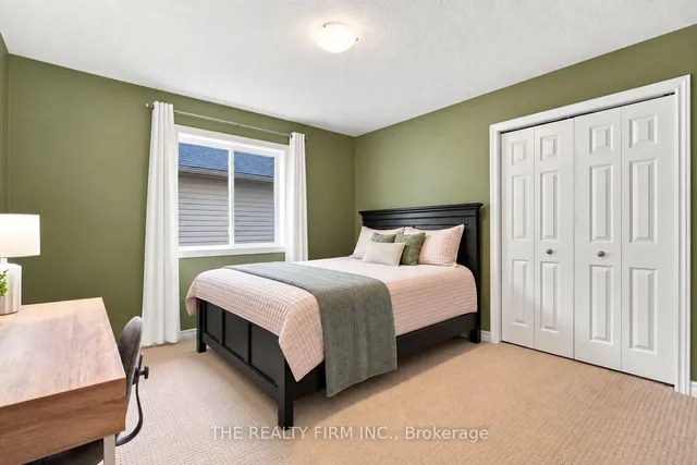 884 Reeves Ave, London North 3