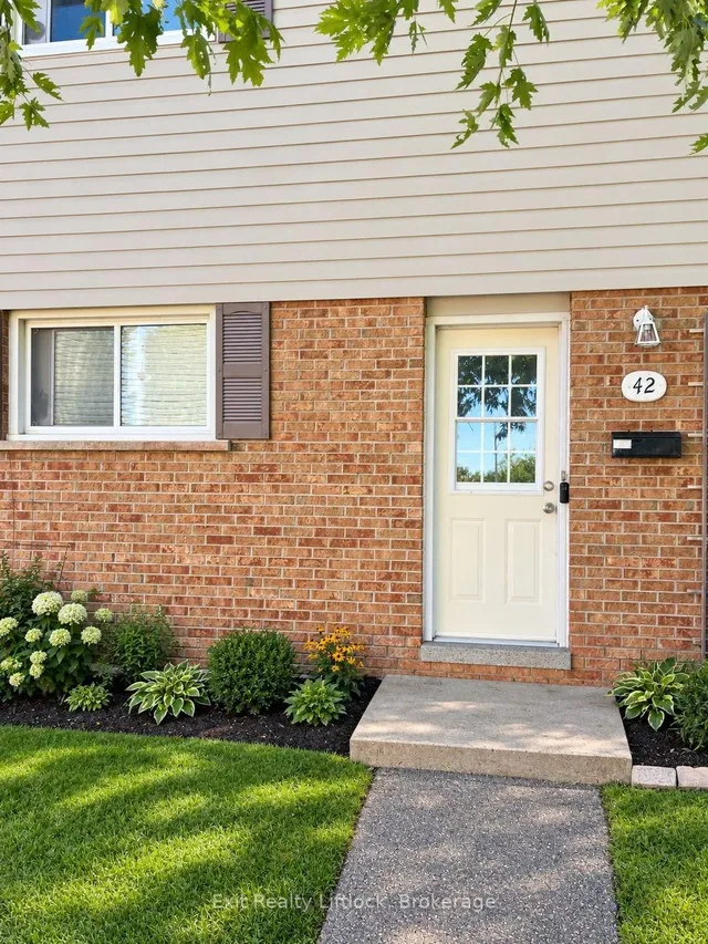 996 Sydenham Rd #42, Peterborough 3