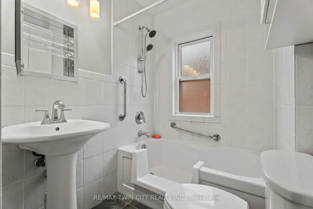 88 Gage Ave, Hamilton 3