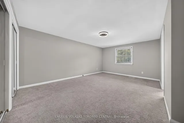 256 Shakespeare Dr, Waterloo 5