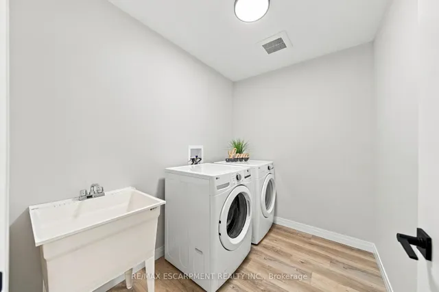 72 Johnson Rd #13, Brantford 5