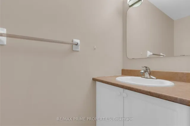 33 Inverkip Ave, Ottawa 5