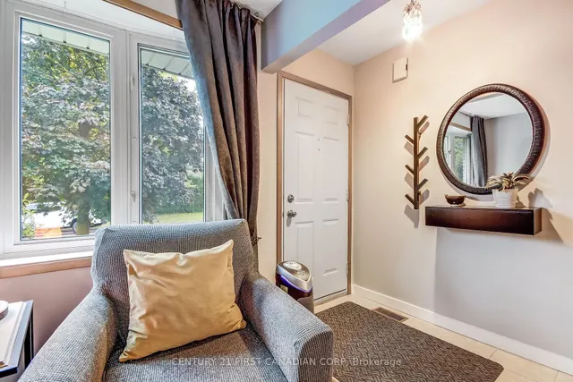 94 Nicholas Cres, London South 2