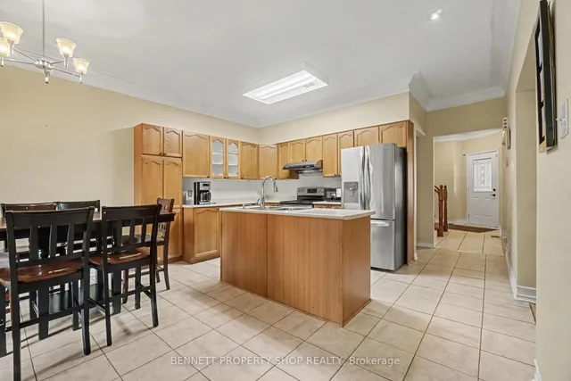 644 Valin St, Ottawa 3