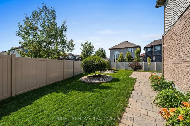 525 PEERLESS St, Ottawa 3