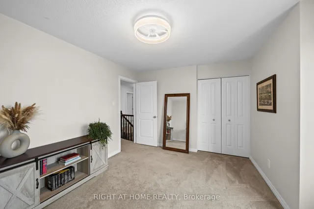 525 PEERLESS St, Ottawa 5