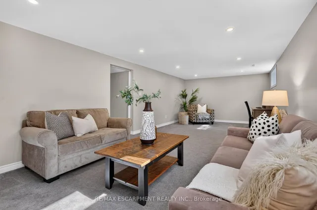 7 Fern Ave, Hamilton 4