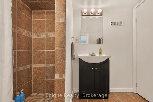 93 Graham Ave, Hamilton 5