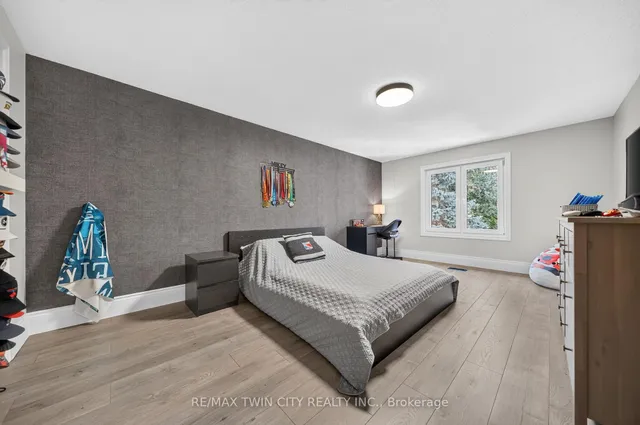 50 Roehampton Crt, Kitchener 2