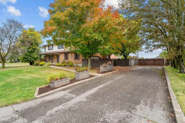804 Pinewood Dr, Peterborough 3